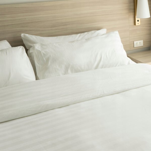 3-osaline Hotelli voodipesukomplekt 160X200cm (2 cm triip)